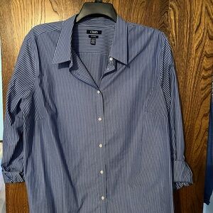 Chaps Women’s No Iron Blue Striped Shirt, size 2X. Like New, excellent condition